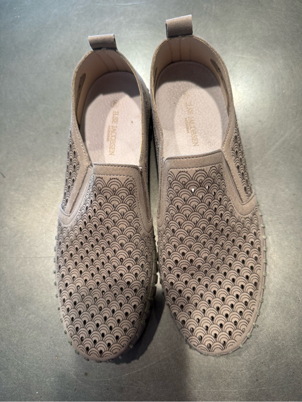 Ilse Jacobsen Beige Slip-On Loafers with Laser-Cut Pattern